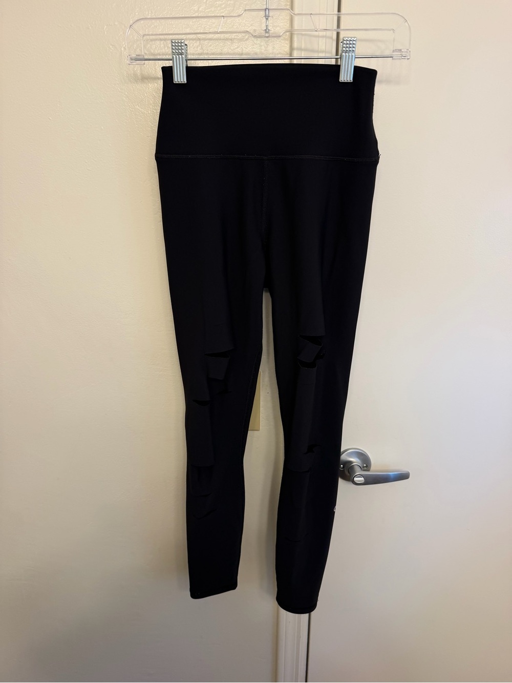ALO Yoga Black Ripped Warrior Leggings Size Extra Small